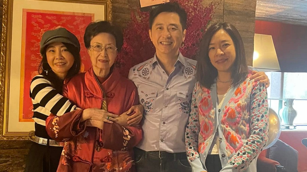 再婚6年首放閃！庾澄慶唱到一半「愛妻同框笑眼藏不住」舉動閃瞎全場　揪妻出國「甜度小蜜月」兩人世界甜翻