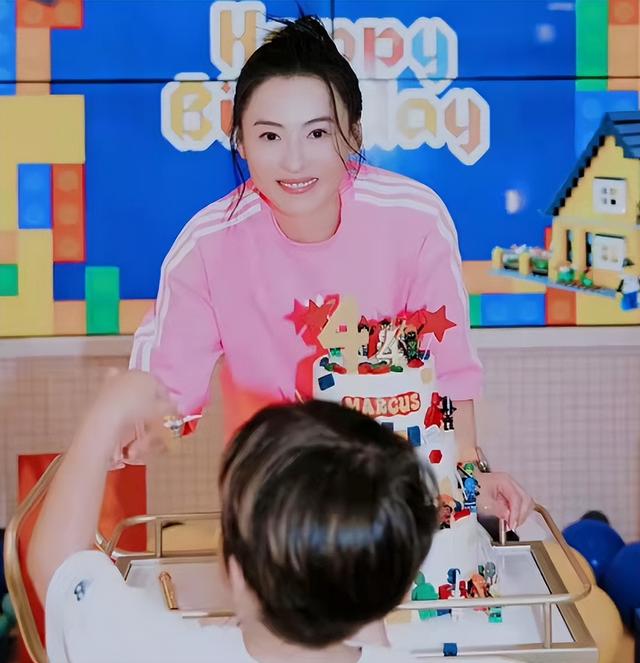 小兒子滿4歲！張柏芝不藏了「罕曬兒子」身高到媽媽腰部　「包下整間遊樂場慶祝」孩子生父引關注