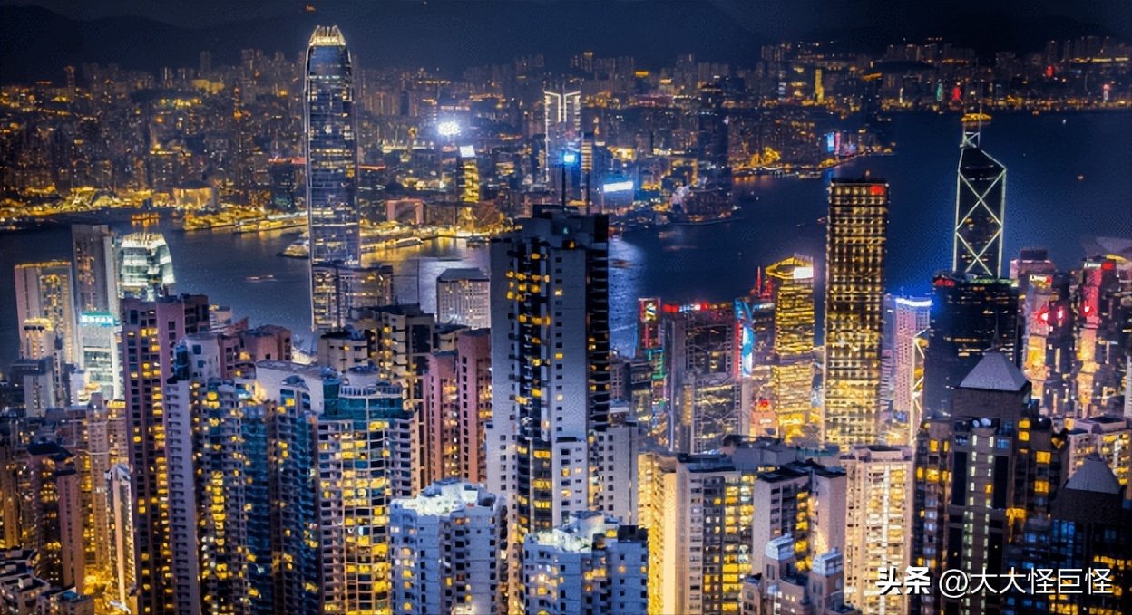 一家三口相約共赴黃泉!父母跳下樓後「兒子卻臨時反悔」放棄 被捕後「輕生理由曝光」令人唏噓