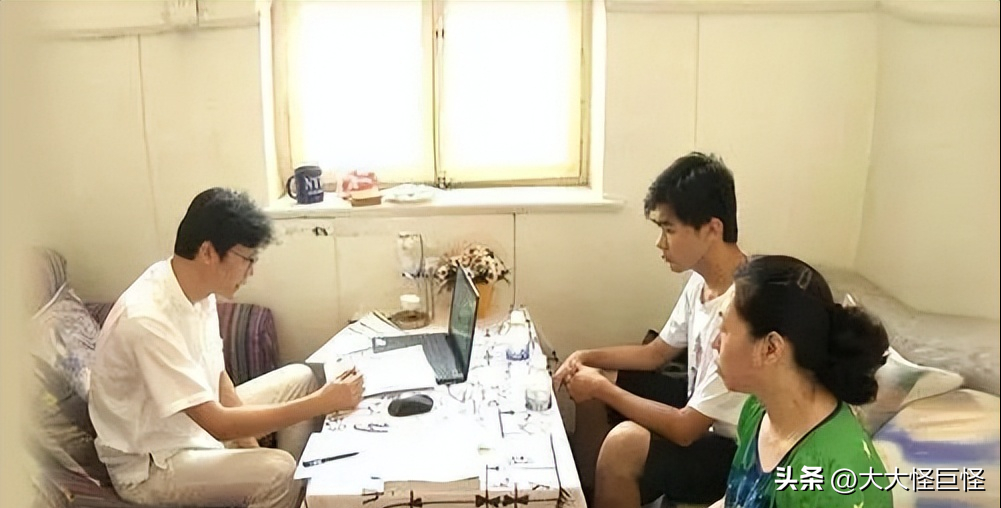 一家三口相約共赴黃泉!父母跳下樓後「兒子卻臨時反悔」放棄 被捕後「輕生理由曝光」令人唏噓