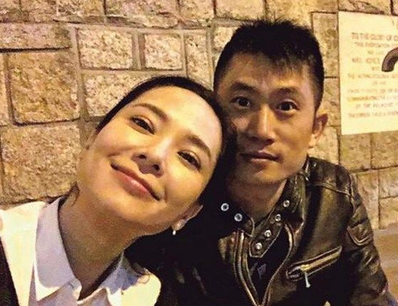 幸福靠自己爭取！港姐冠軍當紅「下嫁農村丈夫」自掏腰包買婚房　「11年悄悄變成一家三口」把公婆當小孩寵