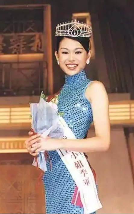 同居8年都不娶！她轉身閃嫁豪門「10年生3胎」　他後悔不已「至今未婚」：遲來的深情比草賤