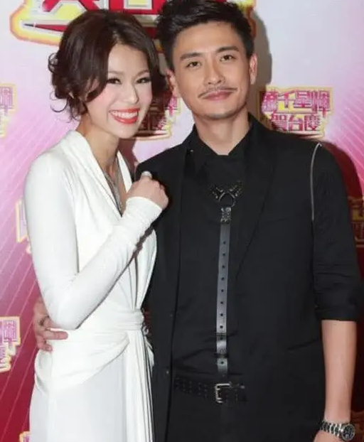 同居8年都不娶！她轉身閃嫁豪門「10年生3胎」　他後悔不已「至今未婚」：遲來的深情比草賤
