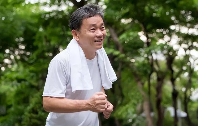 妻子早早離去！75歲爺爺「一個月換三保姆」住不慣兒子家　一次機緣「入住新養老天堂」晚年有人顧
