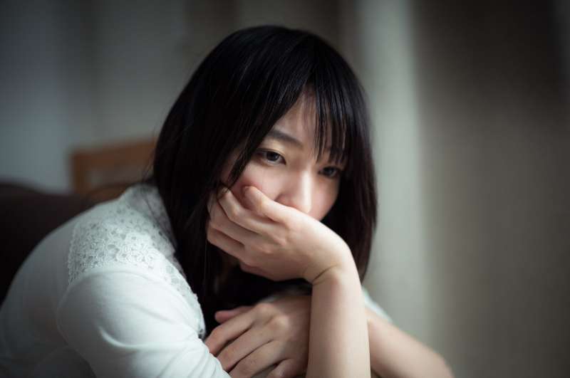 妻床邊輕生亡！老公痛哭「打開她留下的手機」：原來我不理解她　生前她吞下委屈喊「那一天，其實就可以死了」