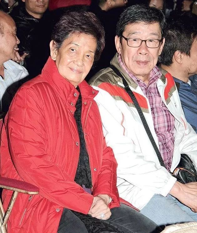 喪偶6年！資深男星被爆「向88歲摯友女星求婚」5子女都贊成　「重逢共譜黃昏戀」本人回應了