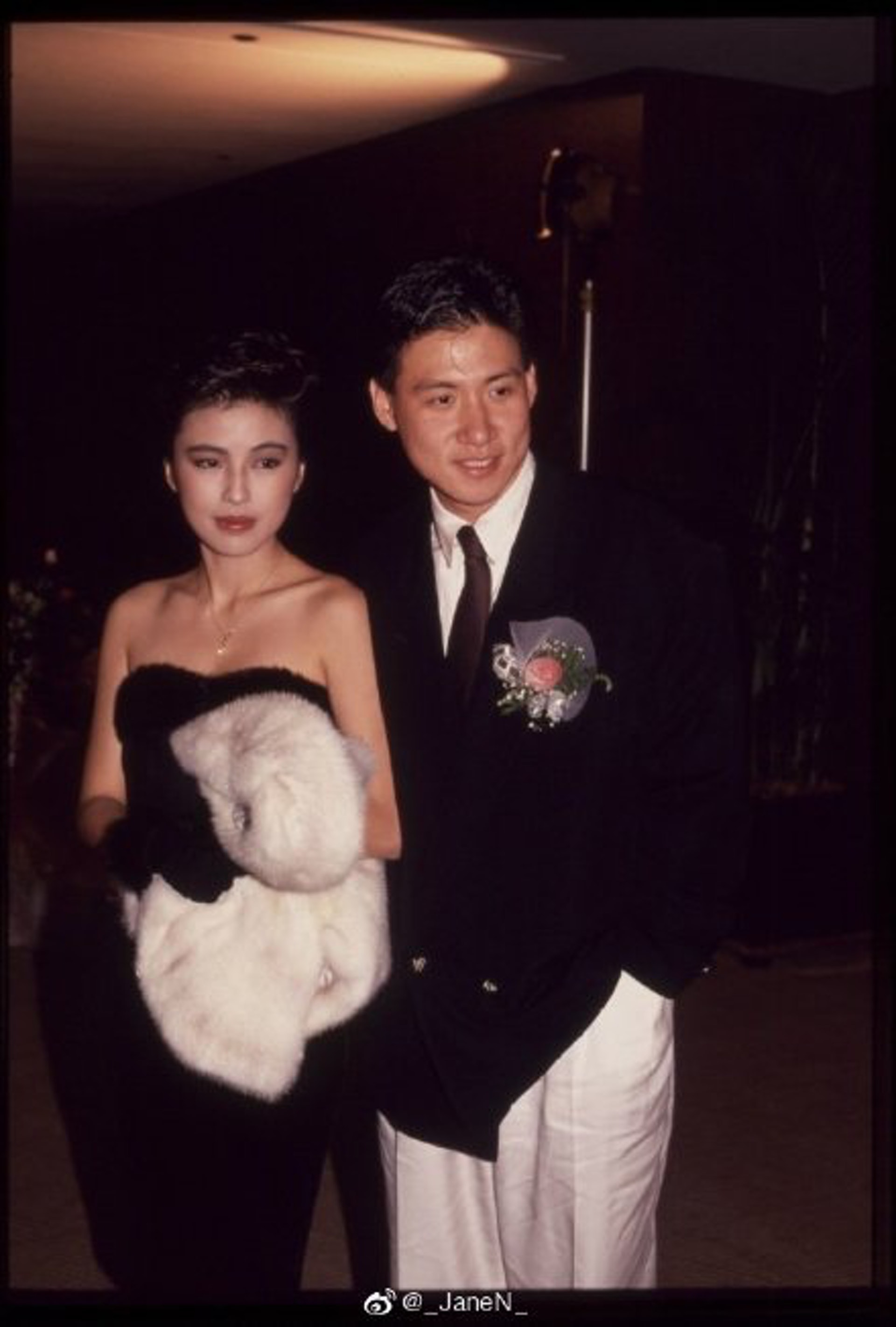 保護妻女26年！張學友「17歲么女罕曝光」自豪是才女辦畫展　迷人電眼「神似羅美薇」網讚美人胚子