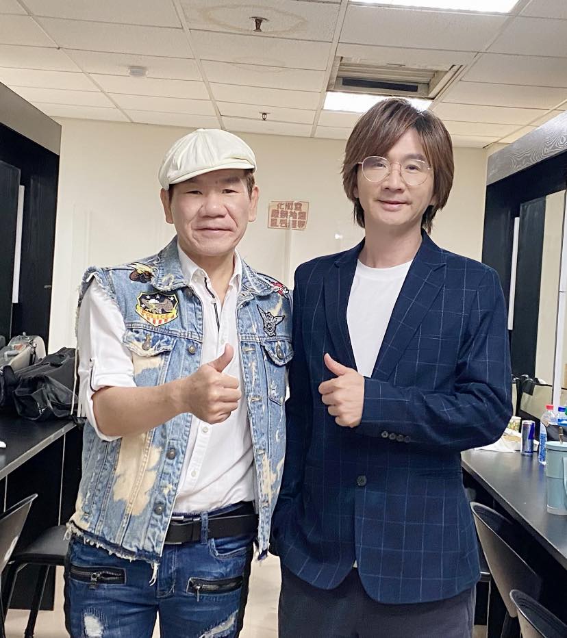 61歲摘碩士學位！男星激動報喜「隔40年再穿畢業服」當年僅專科學歷　「從不請假不缺課」網讚：學到老典範