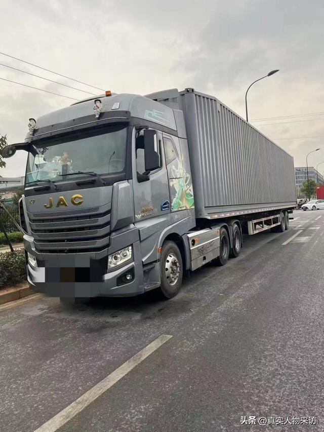 國中沒畢業！33歲三寶媽「當卡車司機」養活全家五口　載女兒邊跑車「靠雙手掙到一棟房」