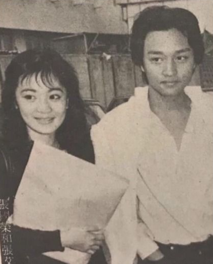 義不容辭答應！69歲金馬影后與張國榮「45年前青澀合照」流出　曝「私下暖心舉動」感動至今