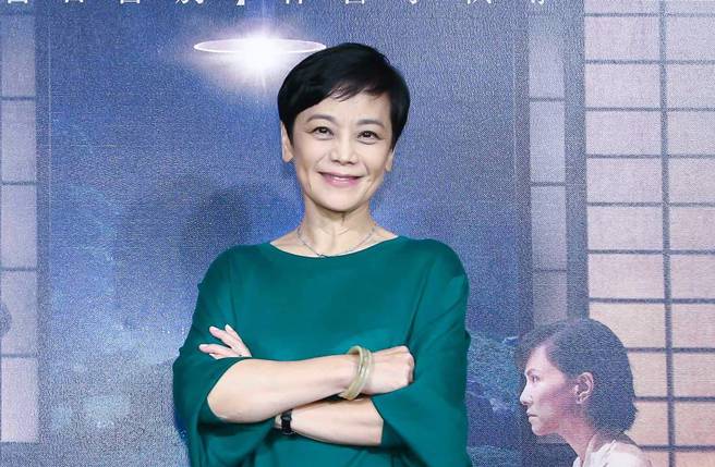 義不容辭答應！69歲金馬影后與張國榮「45年前青澀合照」流出　曝「私下暖心舉動」感動至今