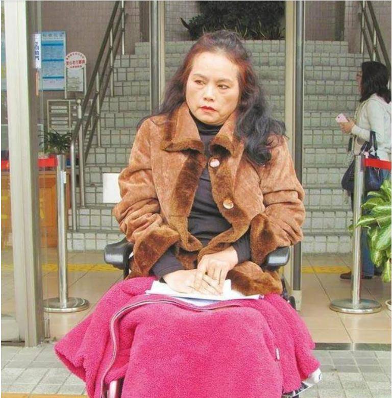 坐輪椅超過40年！資深歌后「突喊想要結束生命」　警方趕到急送醫：她的遭遇令人唏噓 