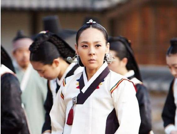 49歲女星「酒店上吊亡」震撼演藝圈 「生前20分鐘打給他」通話內容引鼻酸