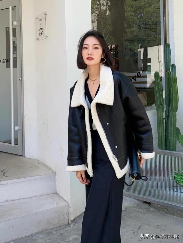 穿衣配色是關鍵！高級的中年女人，都懂得「髮不過肩、穿衣色不過三」