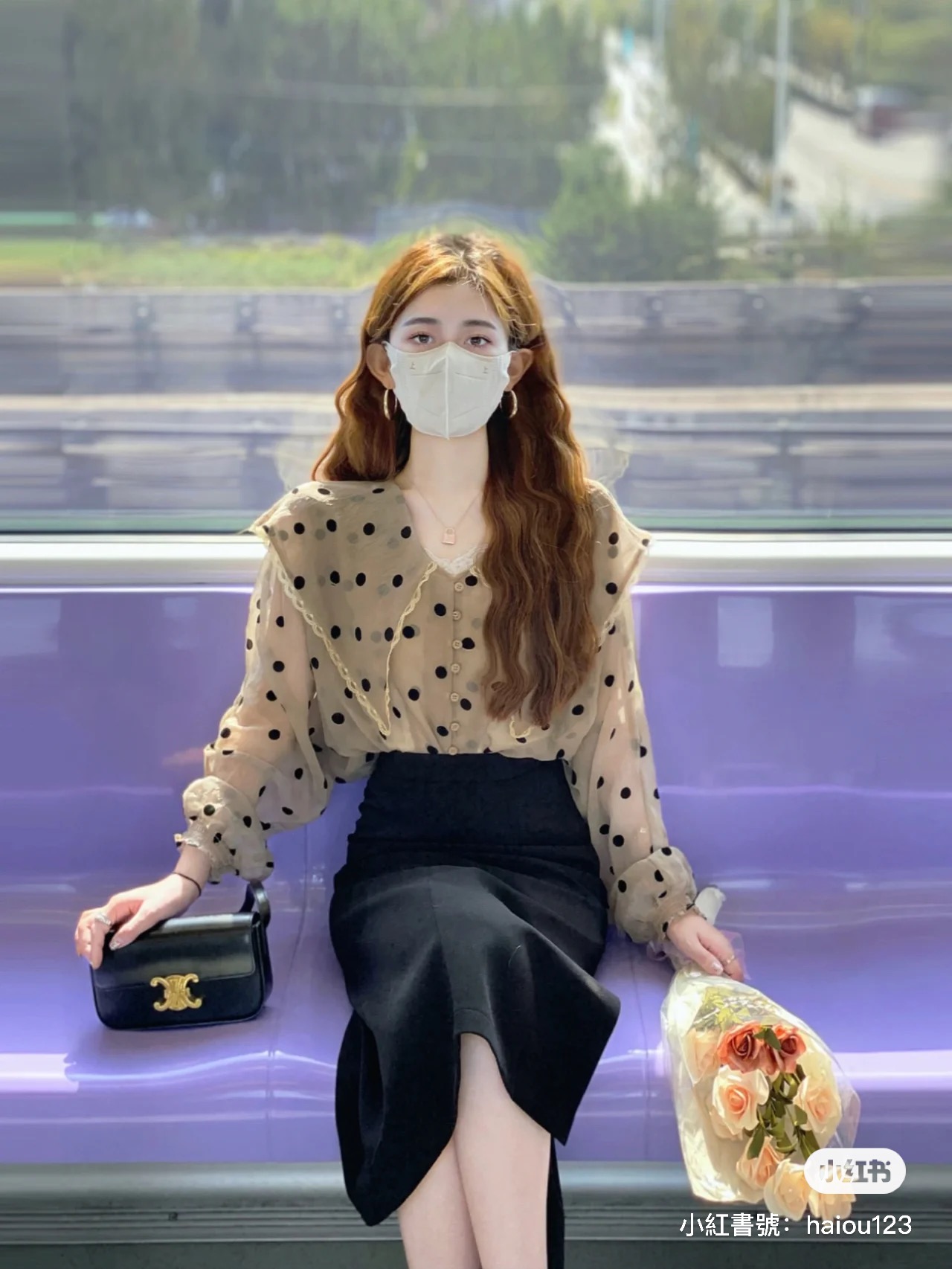 好像韓劇女主角!捷運驚見「神秘口罩正妹」浪漫穿搭爆紅 脫下口罩「露出精緻臉蛋」根本真人公主❤️