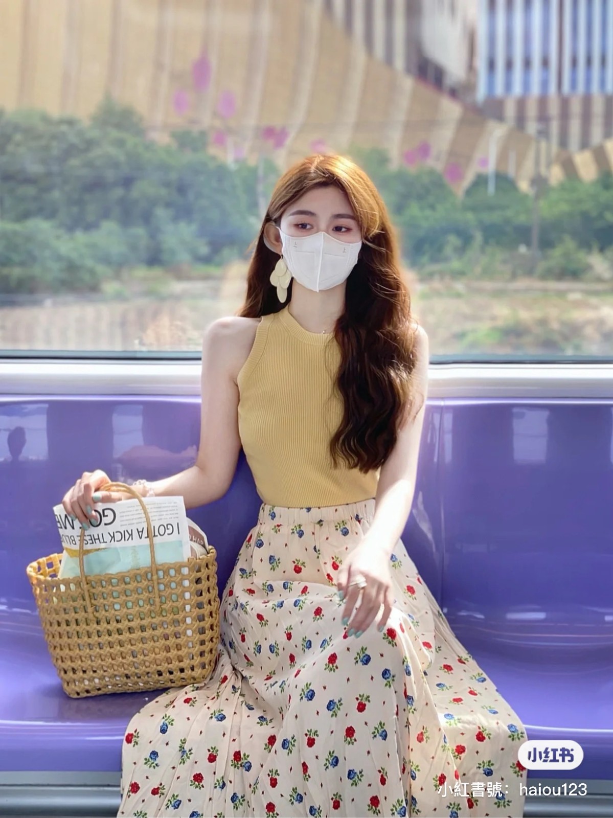 好像韓劇女主角!捷運驚見「神秘口罩正妹」浪漫穿搭爆紅 脫下口罩「露出精緻臉蛋」根本真人公主❤️