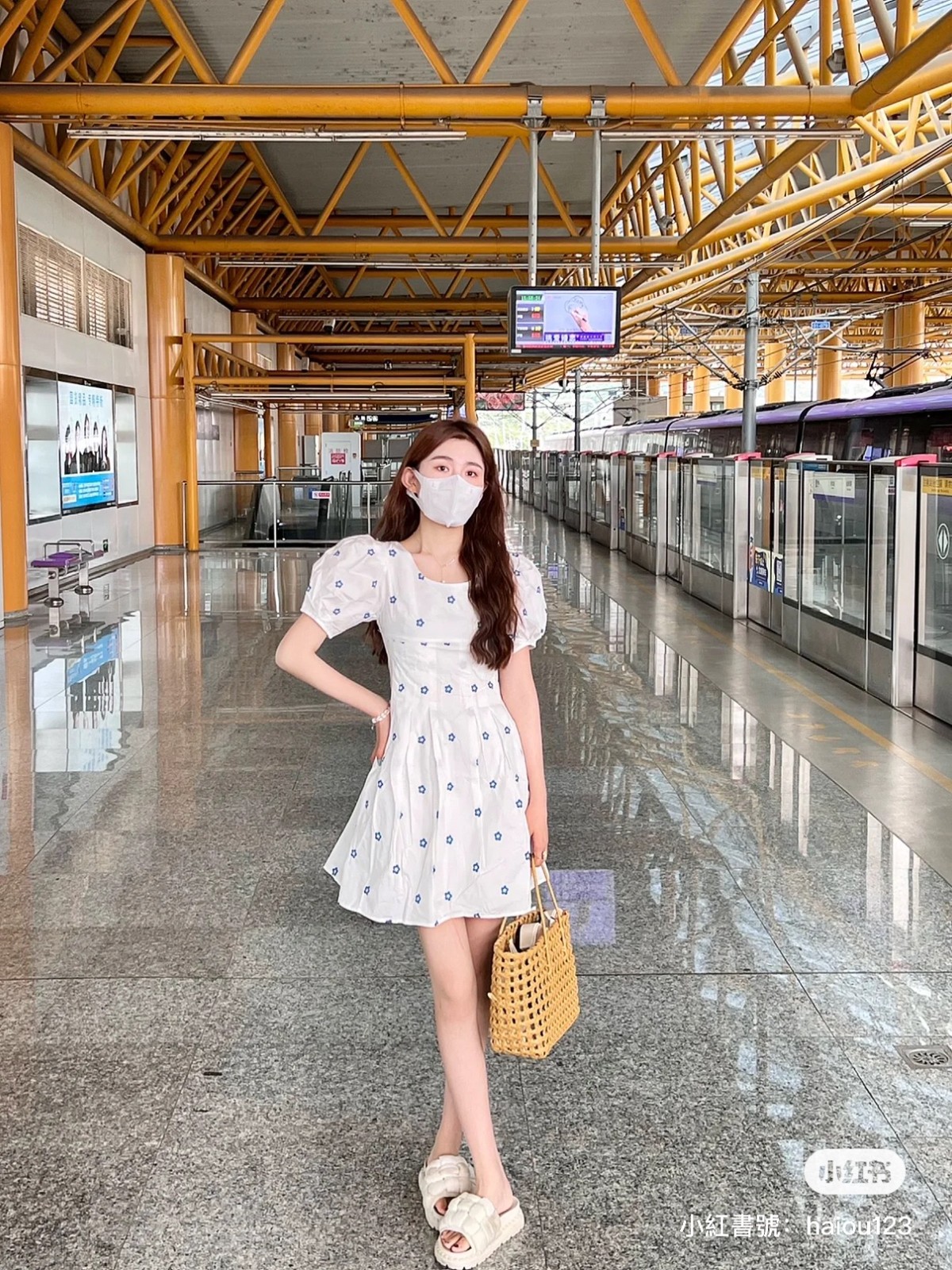 好像韓劇女主角!捷運驚見「神秘口罩正妹」浪漫穿搭爆紅 脫下口罩「露出精緻臉蛋」根本真人公主❤️