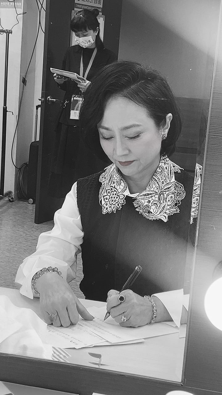 30年老交情！59歲女星憶「半夜失去孩子」崩潰大哭　感動曝「許效舜一通電話」救了她