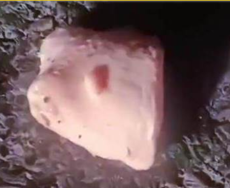 超詭異！男子開夜車發現地上白花花一片「以為是棉花」　下車查看被嚇破膽：撒了3公里，不敢撿