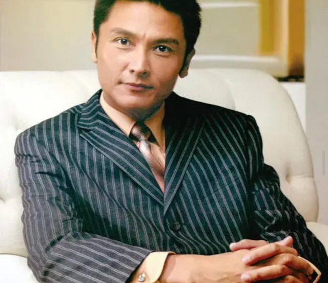 60歲關禮傑久違現身難辨認！身材暴瘦皮膚松垮，離開TVB狂接商演