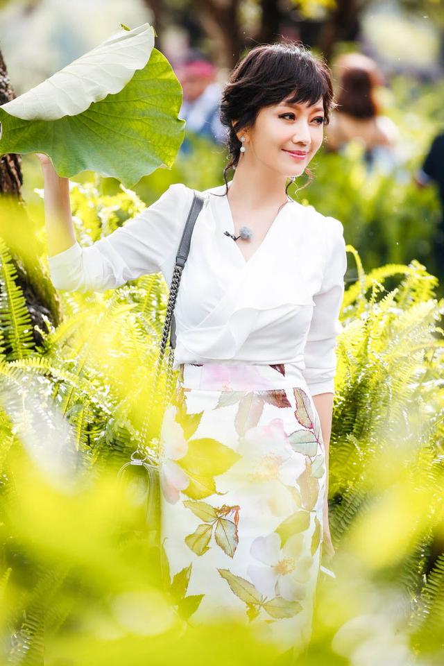 帶兩兒再婚！資深女星嫁給二任尪「被捧在掌心疼37年」　「把夫當男朋友」婚姻秘訣曝光