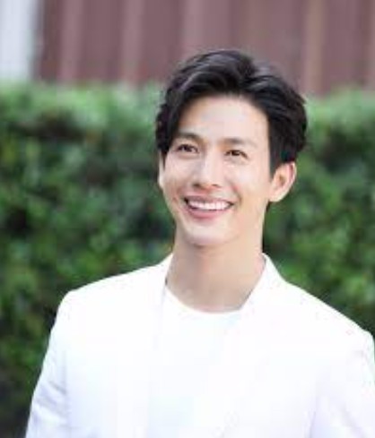 36歲戲劇男神當爸了！老婆難生育體質「求子3年終圓夢」　曝溫馨全家福「寶寶濃眉超可愛」：更努力賺錢