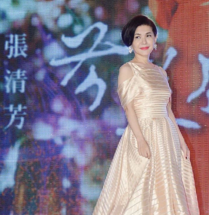 自豪是我親生的！張清芳離婚後「首曝17歲帥兒」神似韓國天王　不捨「母子即將分離」她學著放手