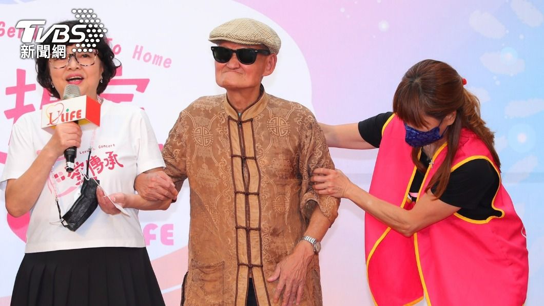 尾牙場慘掛0！73歲李炳輝笑虧「變瘦仍中風」健康狀況曝　感謝大咖主持「私下暖心舉動」已相助多年
