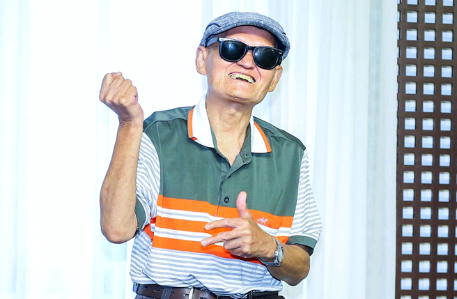 尾牙場慘掛0！73歲李炳輝笑虧「變瘦仍中風」健康狀況曝　感謝大咖主持「私下暖心舉動」已相助多年