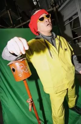 歡聲笑語不斷！年輕人合夥「創辦養老院」猶如幼兒園熱鬧　阿公阿嬤「唱歌跳舞、變裝拍照」超會過日子