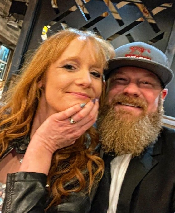 37歲男星驚傳「新婚當晚過世」妻子痛哭不敢置信　悲痛「本來要一起挑結婚照」：我無法承受