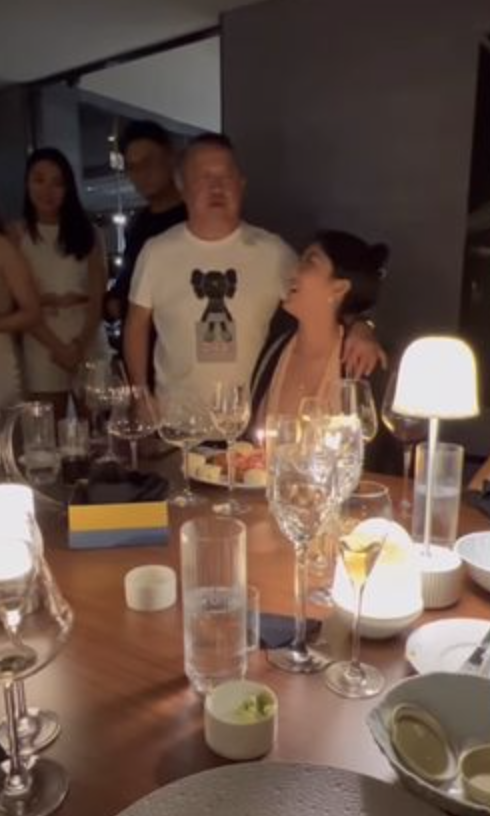 才擁吻26歲嫩模!曾志偉又「貼臉已婚2人妻」被網罵爆 左右逢源「女方來頭都不小」超狂身份曝光