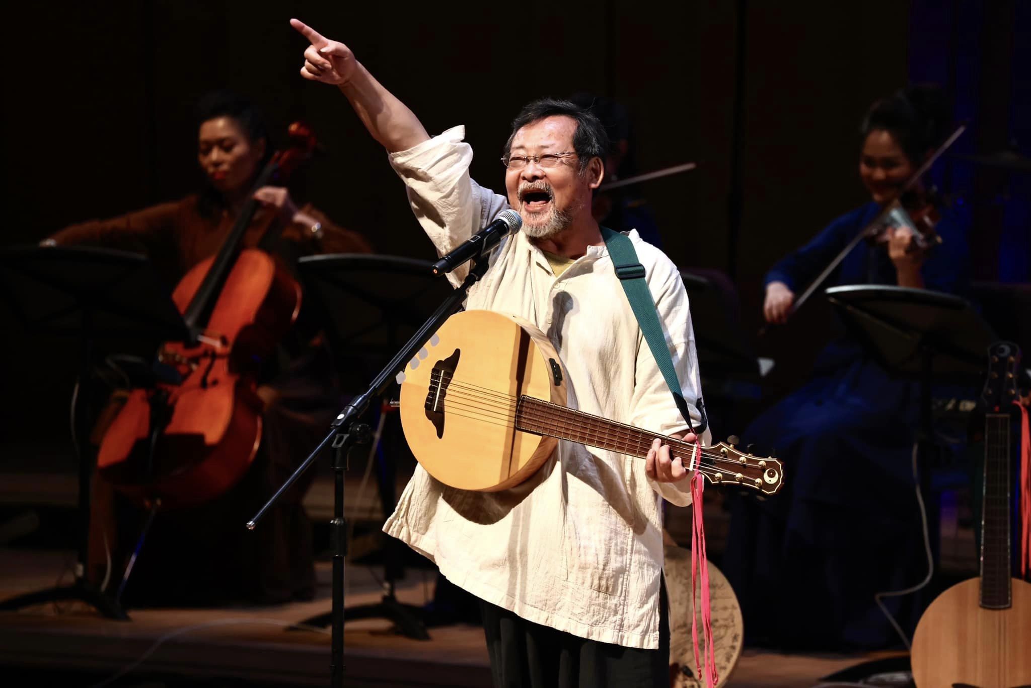 自爆吃精神科藥！67歲歌王「曾日灌一瓶高梁」喝到送急診　靠老母接濟「每月伸手拿3萬」近況曝