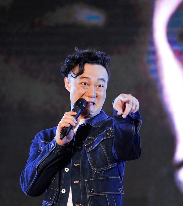 孝心爆棚！歌王砸上千萬「為救重症父親」和哥搶捐肝　「女兒2歲才結婚」親情終於圓滿了