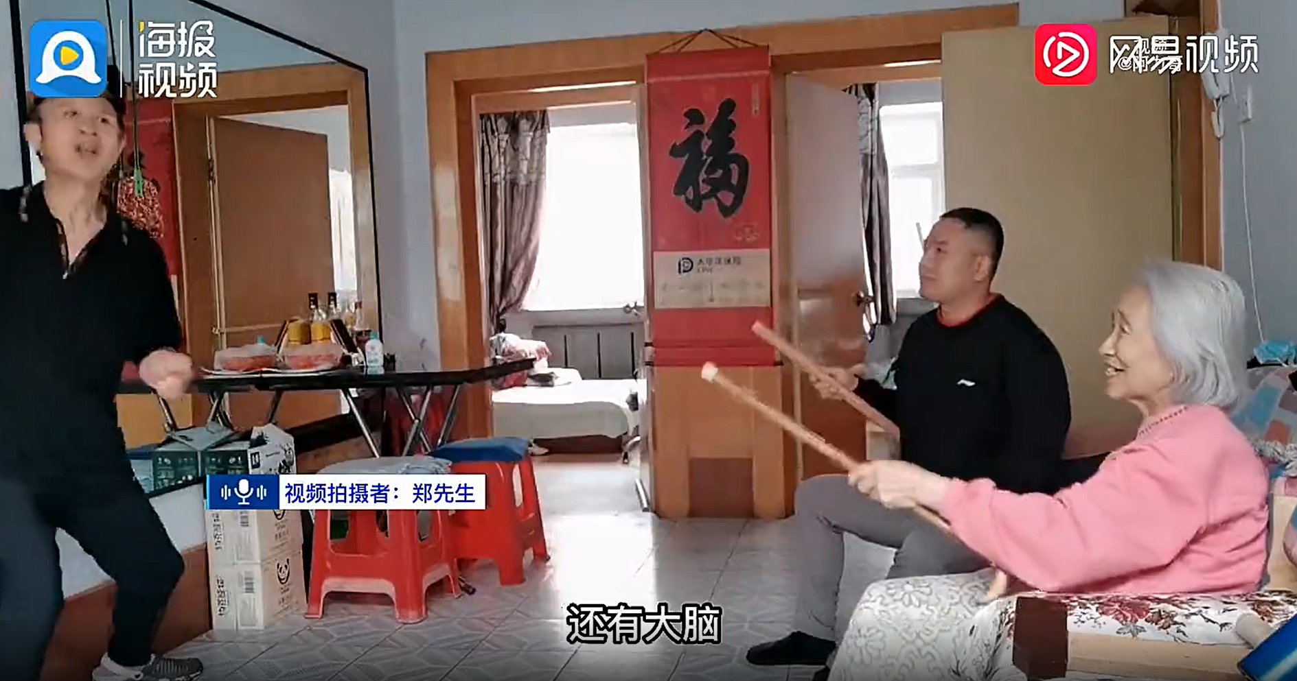 母曾罹重病！58歲孝子「自創拐杖頂球」陪媽媽玩20年　「聽她笑聲不斷」放棄球友也值得