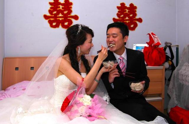 「我累了」！新婚夜「妻子拒絕與丈夫親熱」非要靠窗戶睡　第二天丈夫看向窗外哭了
