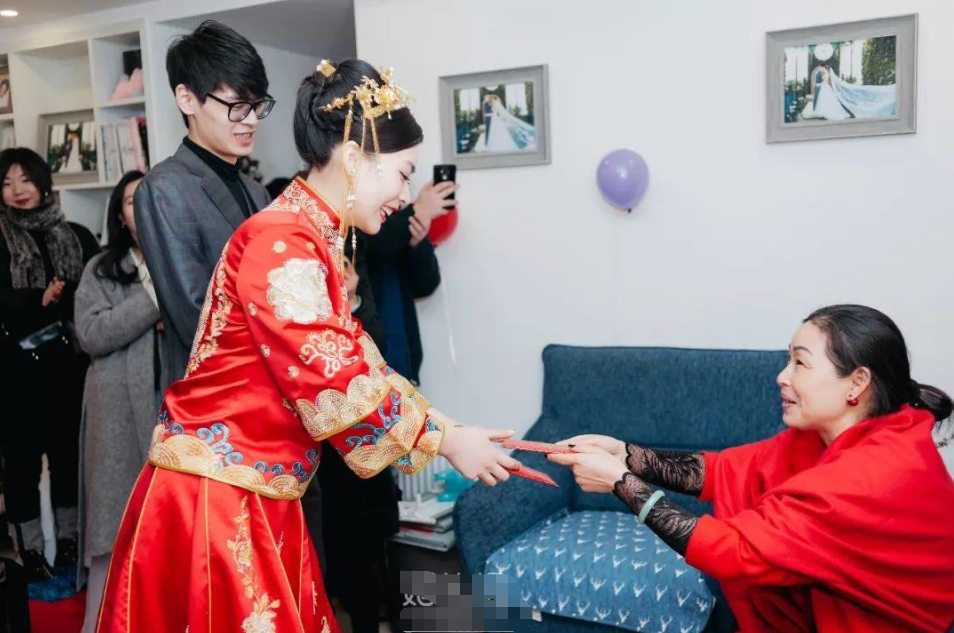「我累了」！新婚夜「妻子拒絕與丈夫親熱」非要靠窗戶睡　第二天丈夫看向窗外哭了
