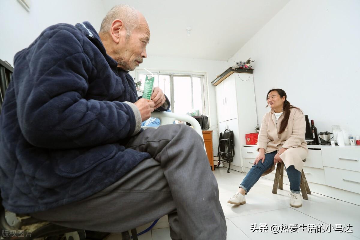 月領退休金2萬3！68歲阿公想「去兒子家養老」　兒媳提出「4個條件」阿公當場翻臉