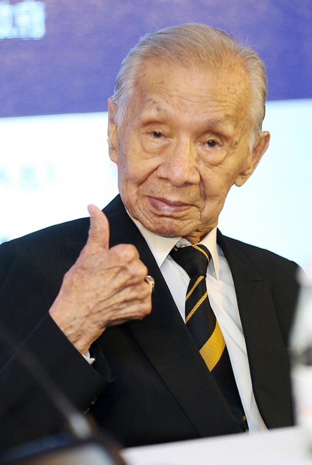 永遠的張三豐！98歲常楓「睡夢闔眼離去」生前瀟灑不羈　組頑童聯誼會「大方公開長壽秘訣」
