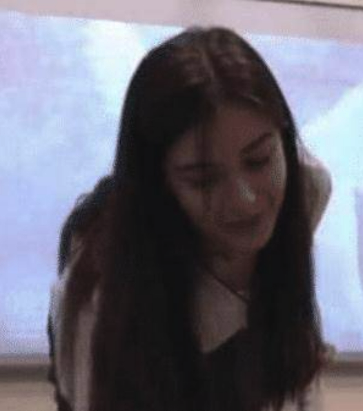 爸爸搶接小孩下課！幼稚園老師太美「外貌神似女明星」照片曝光　媽媽們氣炸「要求學校解僱她」