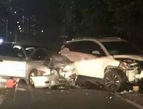 老公癱床3年「妻不離不棄」！某天忘帶鑰匙回家「看清開門的人」後她泣不成聲：好人一定會有好報