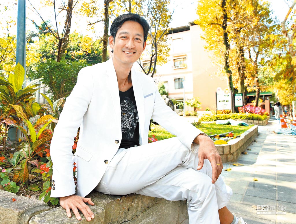 勒緊褲帶過活！金鐘男星「3年只接到一部戲」偕母租屋淡水　「每天騎單車通勤」淚謝柯叔元霸氣伸手