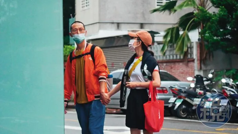 相較阿翔開名車租豪宅！浩子為家人「砸600萬積蓄環遊世界」不後悔　被目擊「十指緊扣老婆租車」生活超簡樸