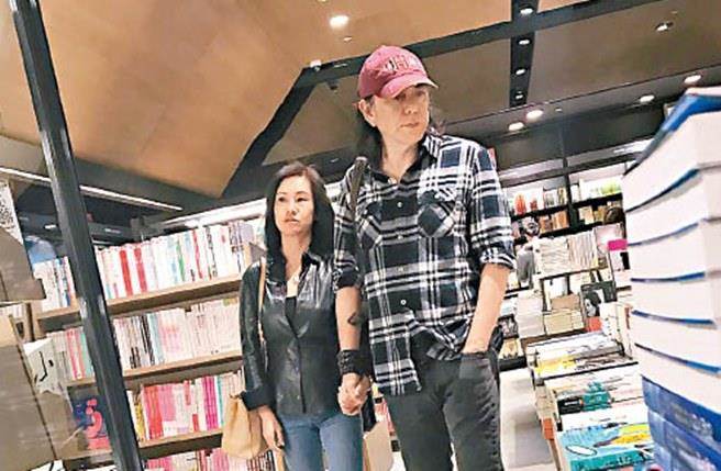 愛妻心碎！63歲影帝認出軌「小三抱孩子上門」　坦言簽了離婚協議書「對象竟是他的外甥女」