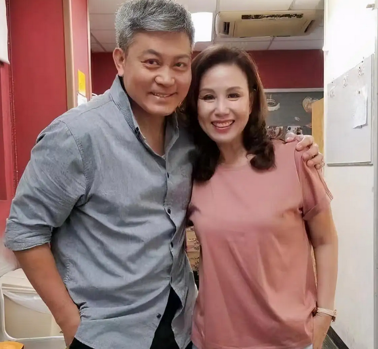 綠葉男星59歲離世！「長跑13年戀情無果」偷偷退出圈內群組　「無兒女送終」生命最後和狗相伴