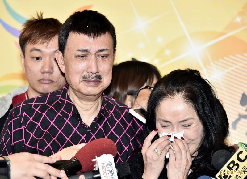 訂婚後首露面！余祥銓公開婚禮細節「李亞萍哭喊難承受」觸景傷情　爸媽急抱孫「小倆口曝做人進度」