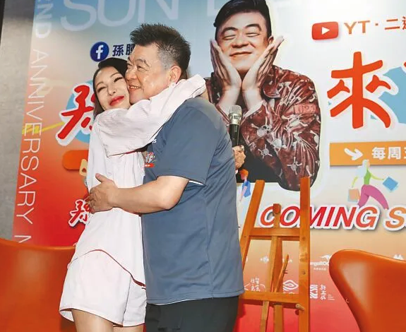 淡出3年回歸！利菁自爆「小S得罪我」親吐不和內幕　狠酸「不是要得金鐘？」拒絕合體：妳去吸地吧