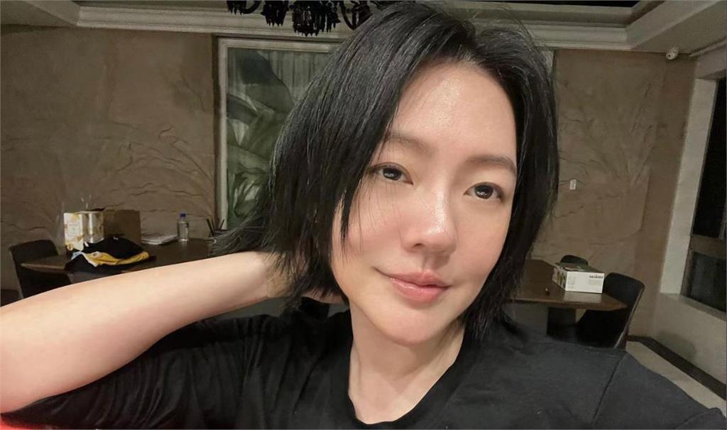 淡出3年回歸！利菁自爆「小S得罪我」親吐不和內幕　狠酸「不是要得金鐘？」拒絕合體：妳去吸地吧