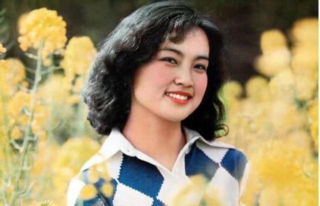 她蹲過監獄！離3次婚「被大13歲富商」追30年　61歲再嫁豪門「70歲近照」驚艷眾人