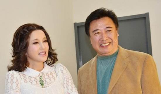 她蹲過監獄！離3次婚「被大13歲富商」追30年　61歲再嫁豪門「70歲近照」驚艷眾人
